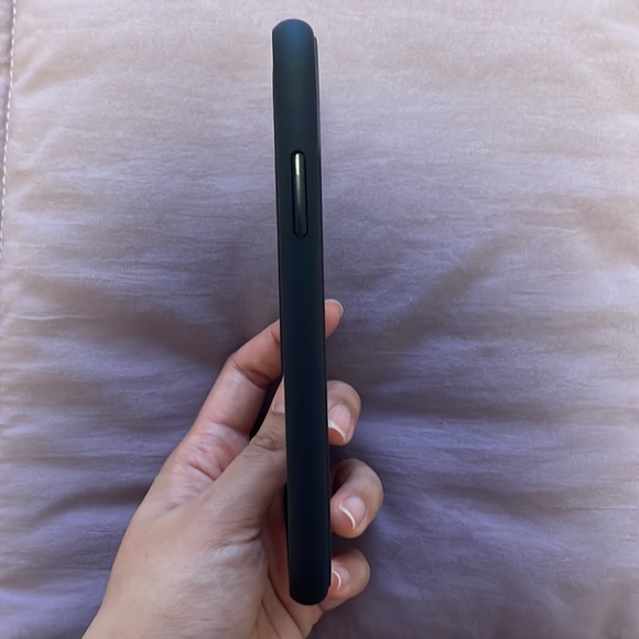 iPhone 11 case - Picture 3 of 4